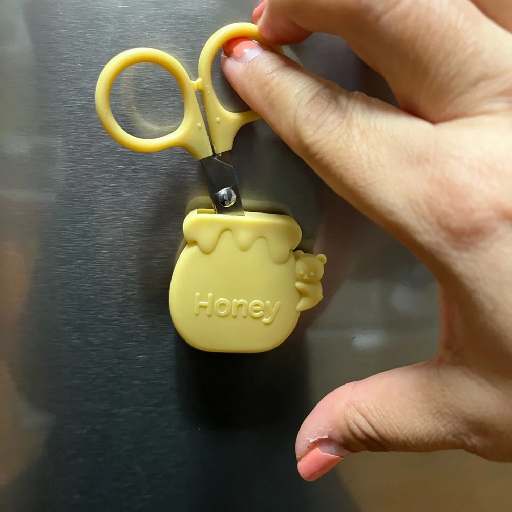 Daiso Mini Scissors with Magnet ( pick one )